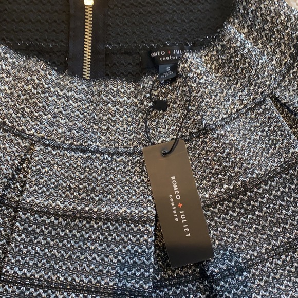 Romeo + Juliet Couture Metallic Silver Stretchy Mini Skirt - Picture 3 of 8